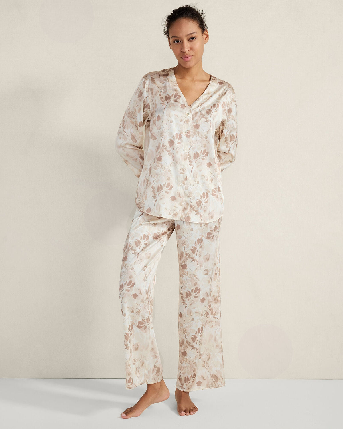 WASHABLE SILK V-NECK TRANQUIL FLORAL SLEEP TOP