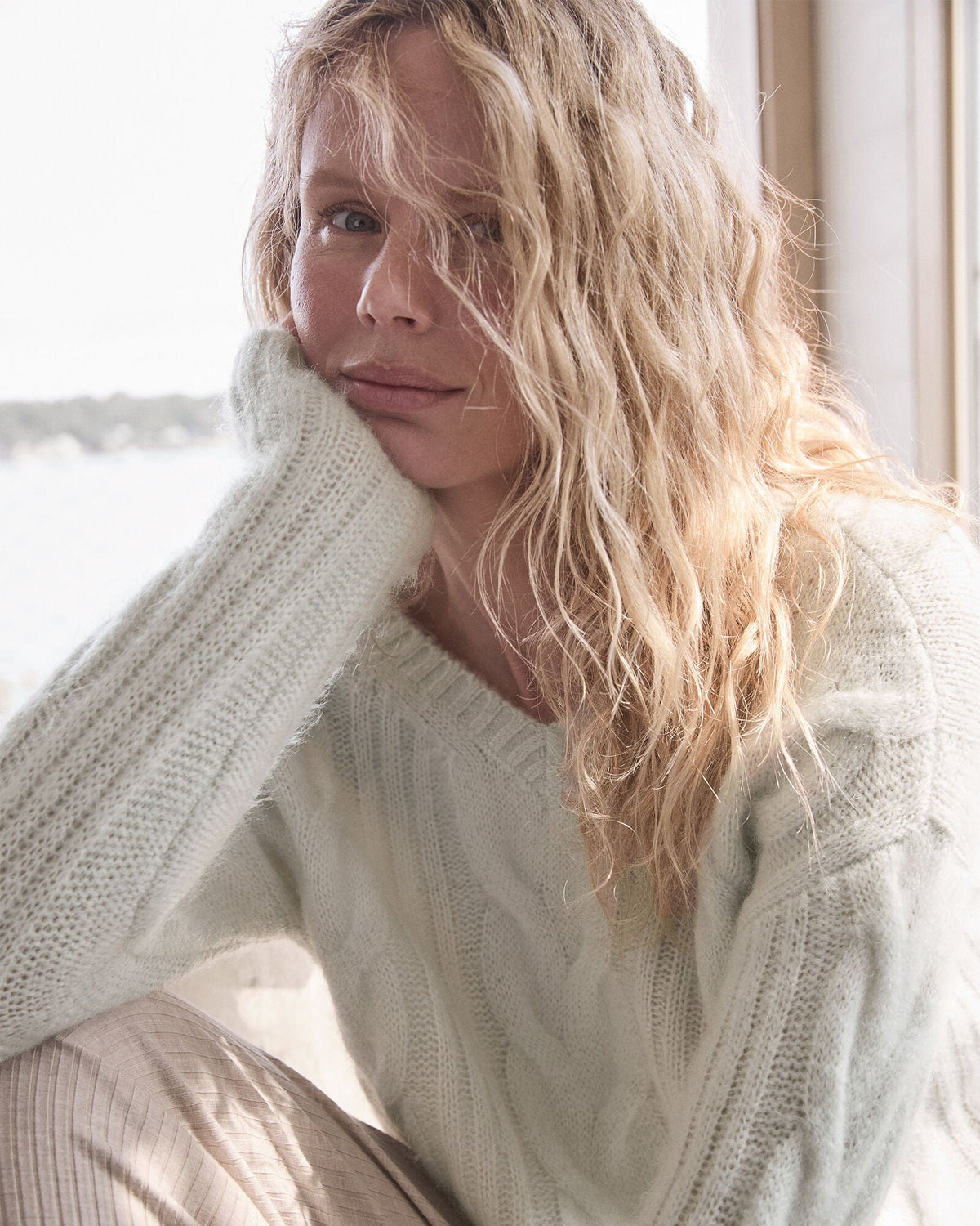LOFTY KNIT V-NECK SWEATER
