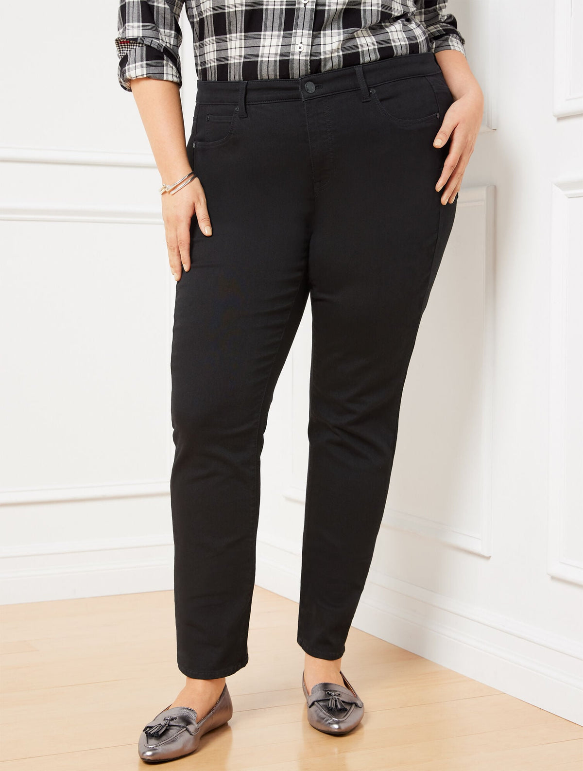 PLUS SIZE HIGH-WAIST STRAIGHT-LEG JEANS - BLACK