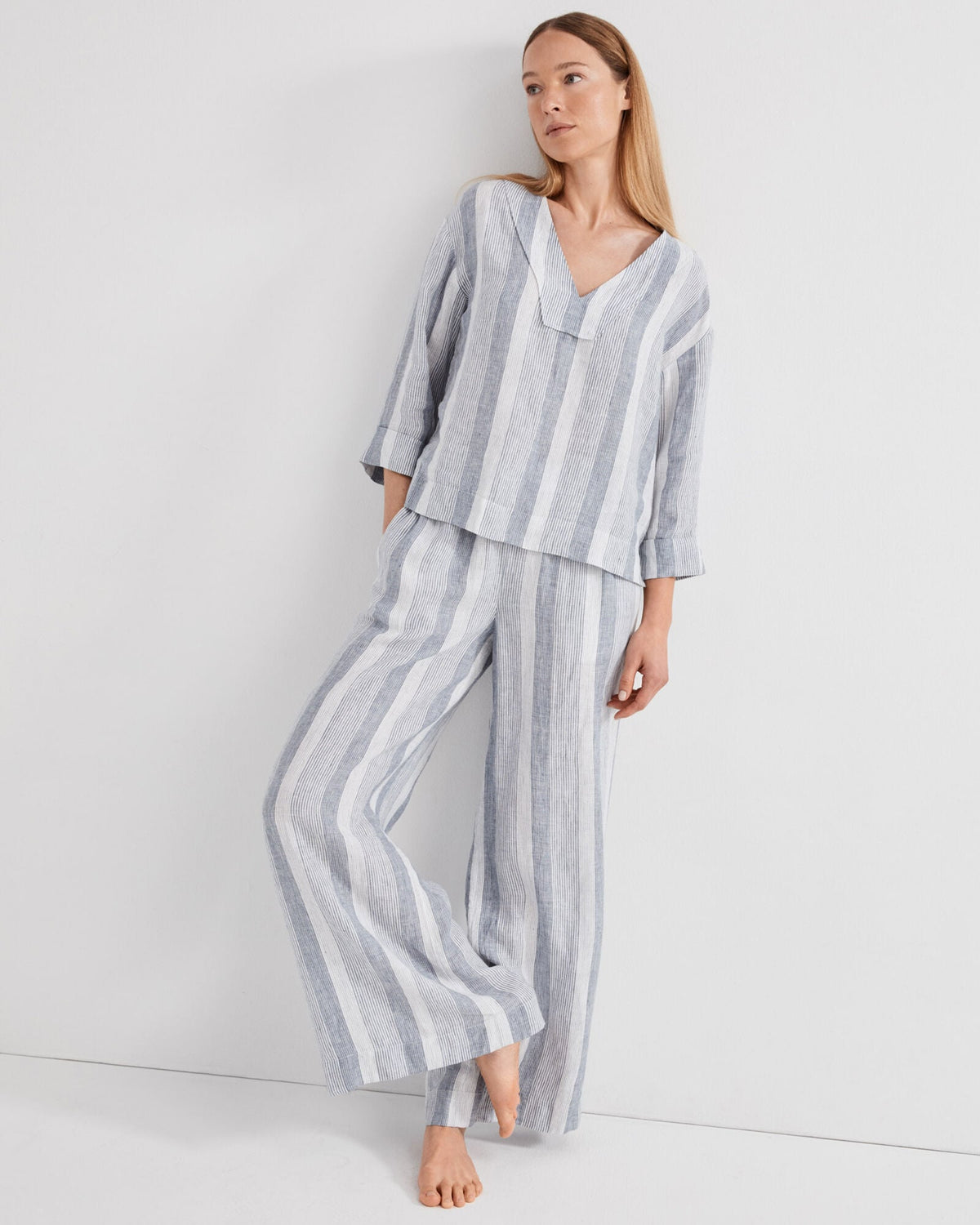 LINEN OMBRÉ STRIPE V-NECK TOP