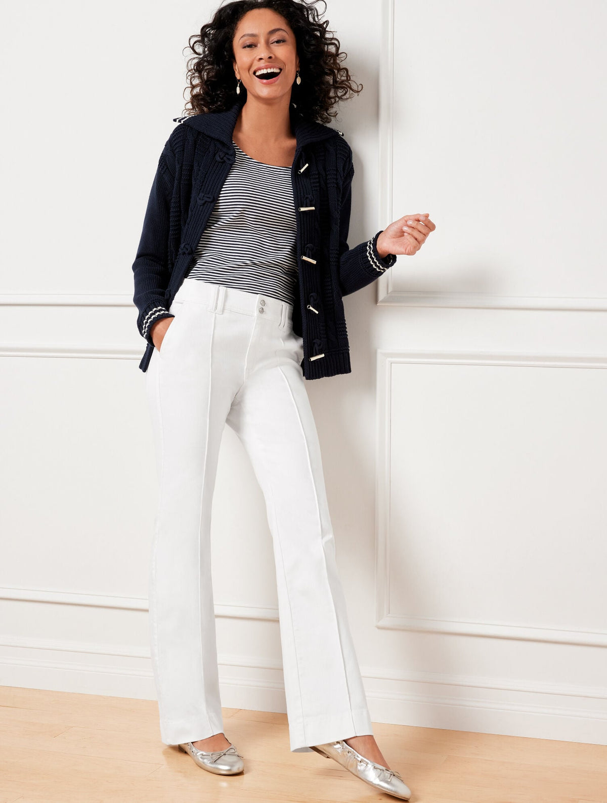 FLARE LEG PINTUCK JEANS - WHITE