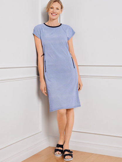 LIGHTWEIGHT WOVEN STRETCH BUNGEE CORD DRESS - SCALLOP