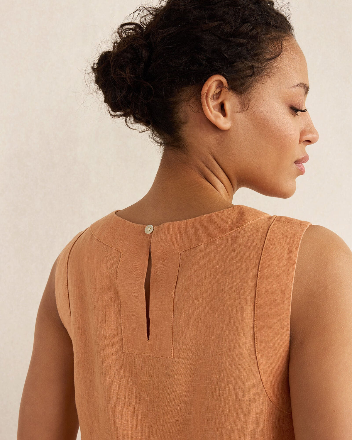 LINEN SLEEVELESS TOP