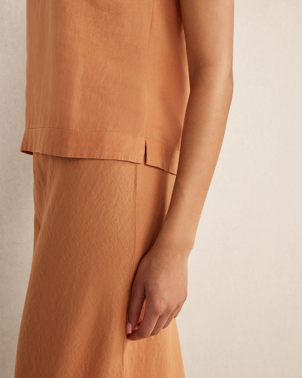 LINEN SLEEVELESS TOP