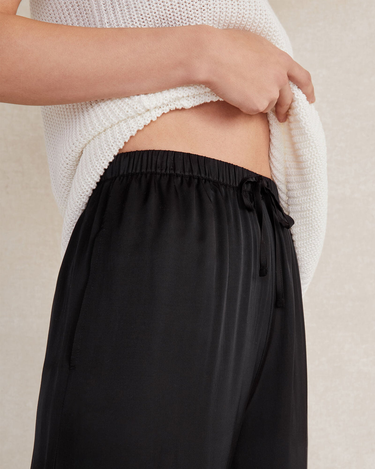 SILKY DRAWSTRING PANTS