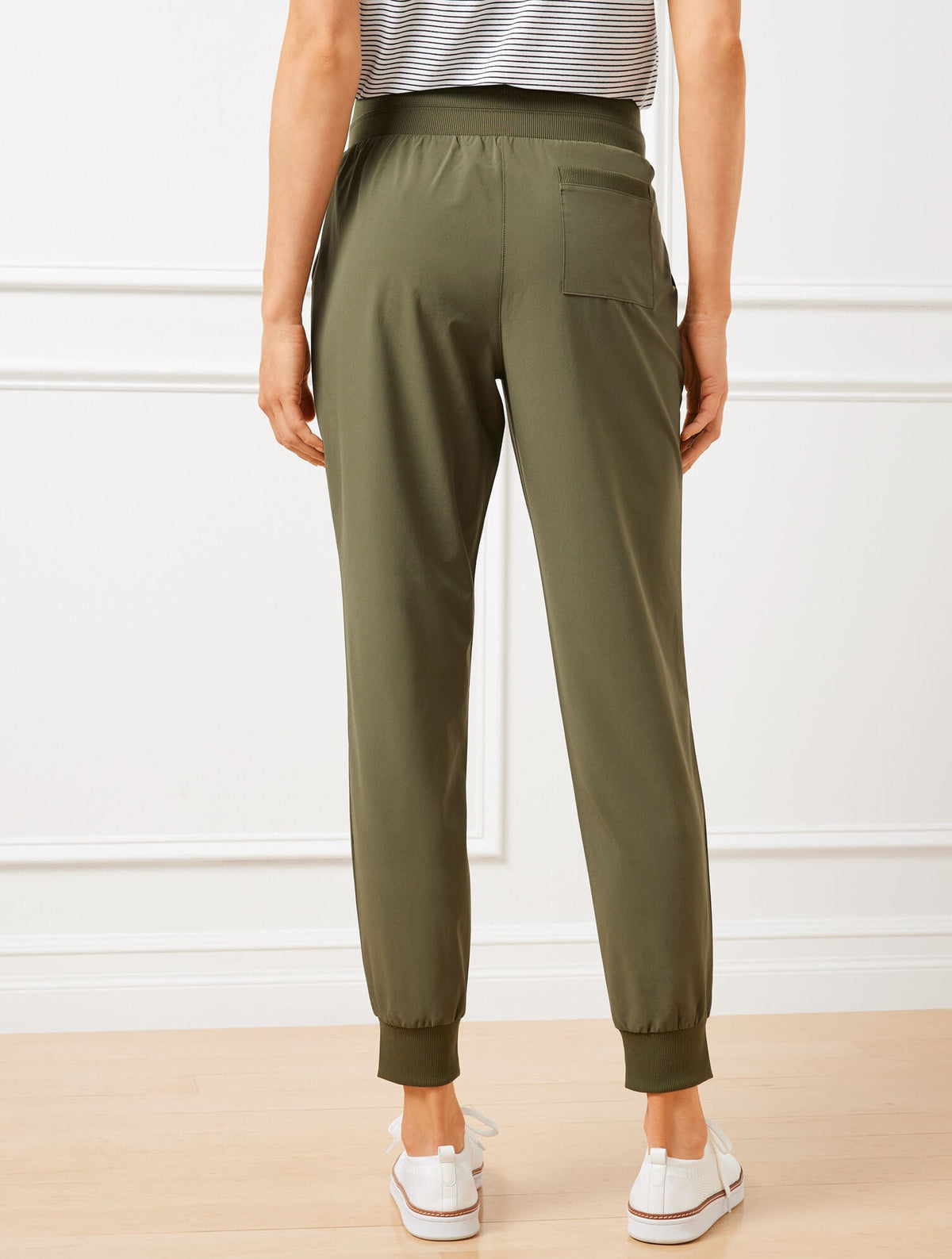 LIGHTWEIGHT WOVEN STRETCH JOGGERS