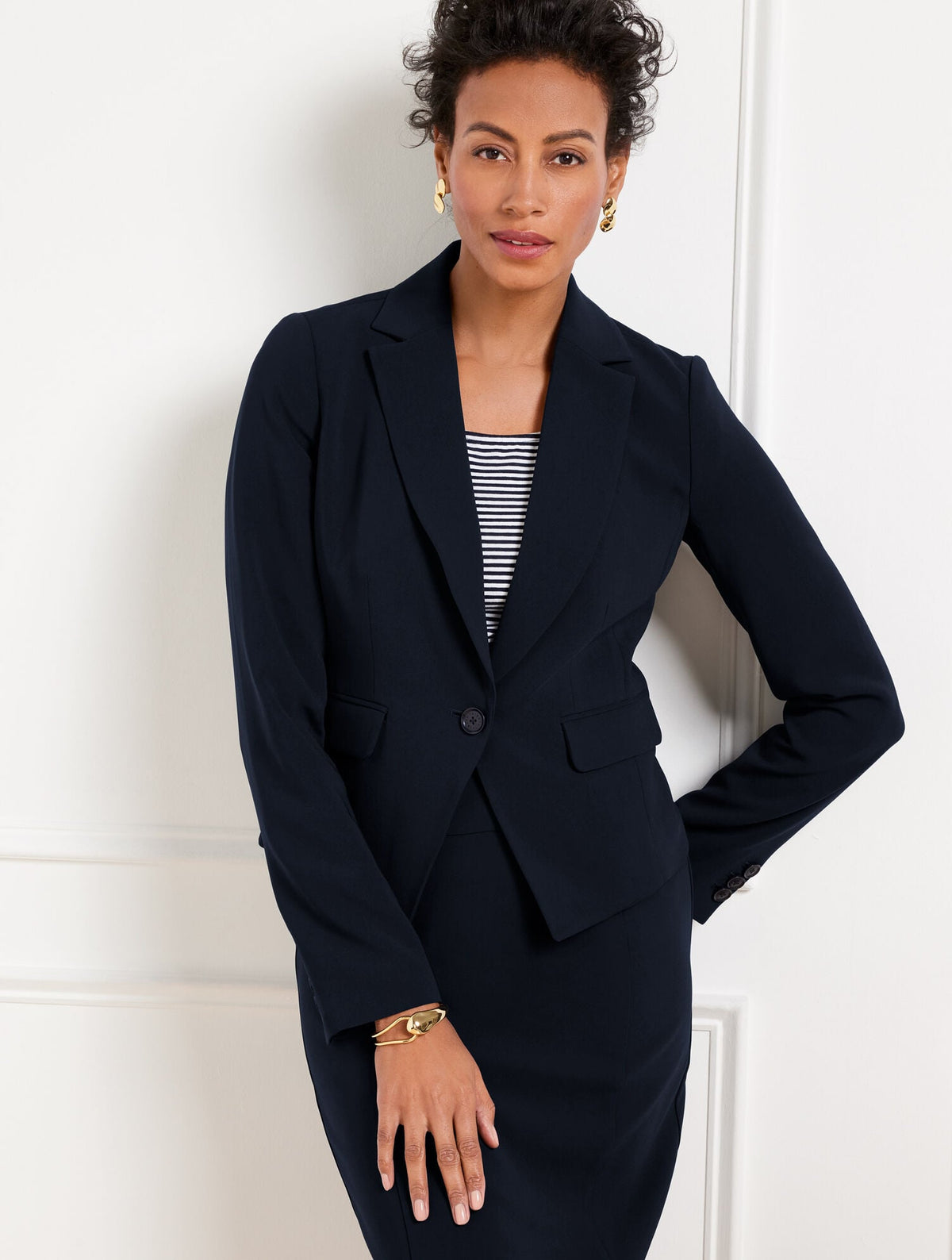 EASY TRAVEL CROPPED BLAZER