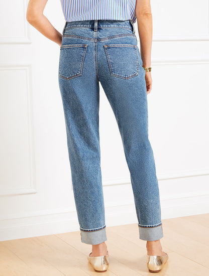EVERYDAY RELAXED JEANS - MINDY WASH