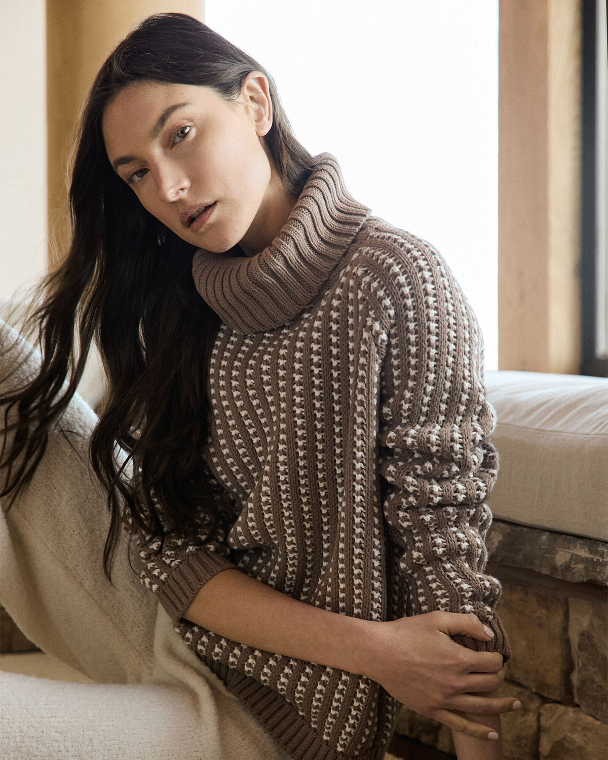 TEXTURE STITCH TURTLENECK