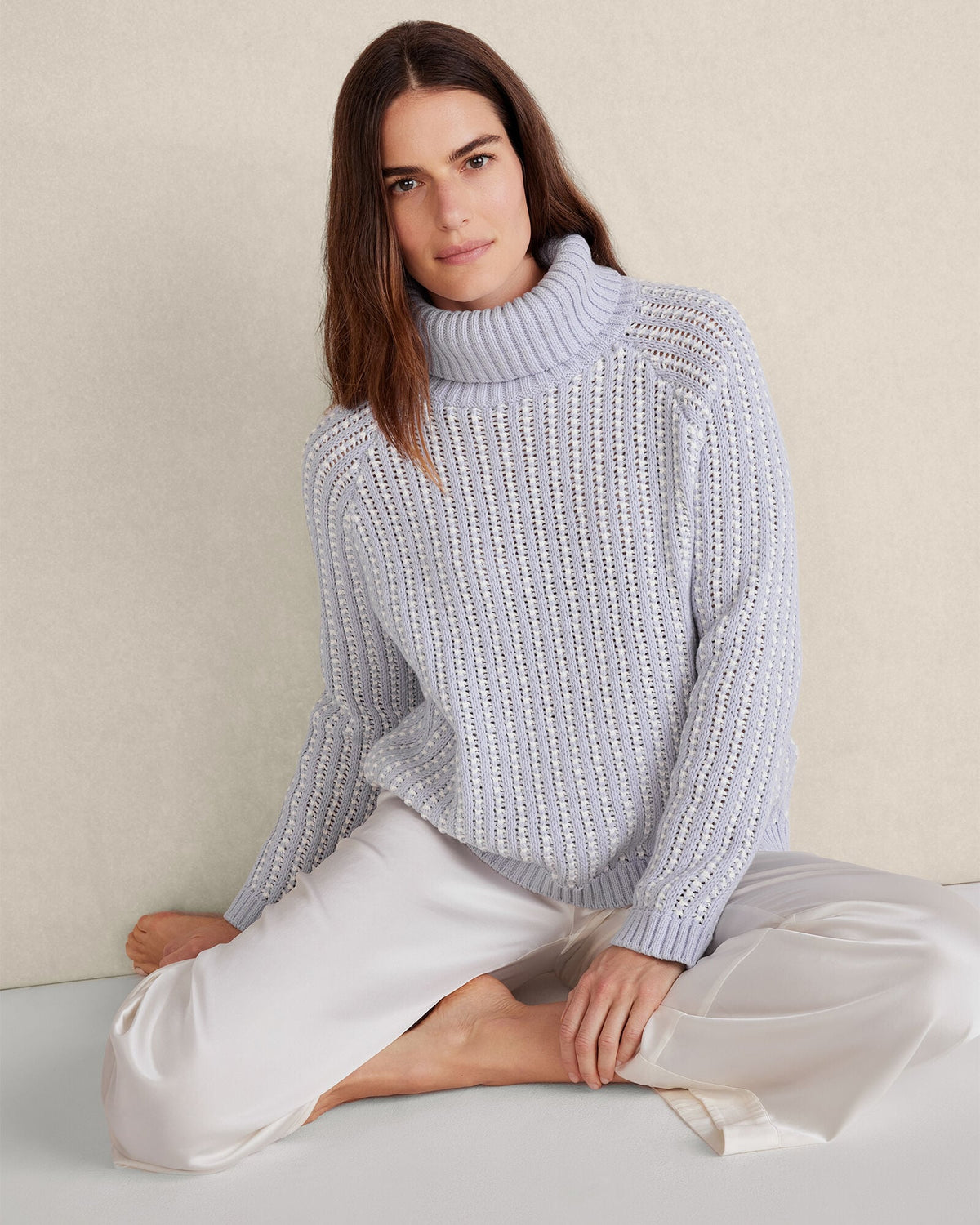 TEXTURE STITCH TURTLENECK