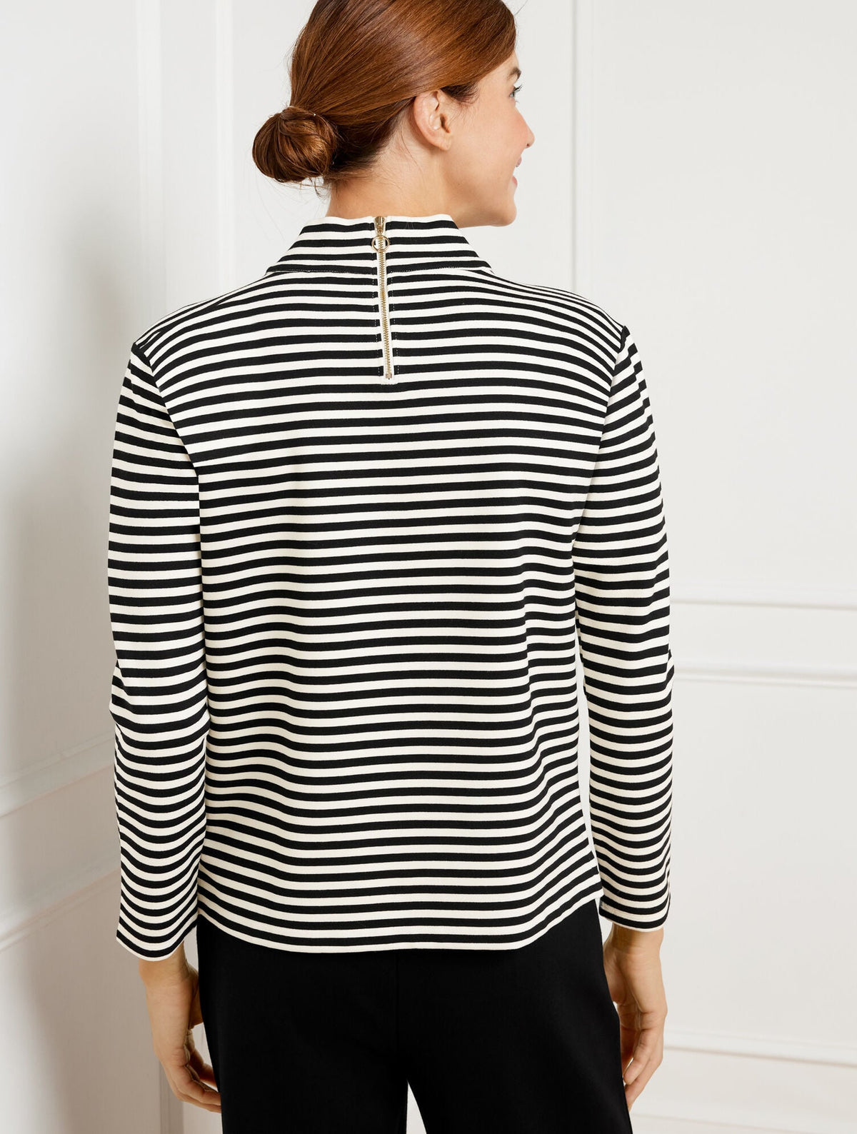 EFFORTLESS ULTRAKNIT ZIP BACK MOCKNECK TOP