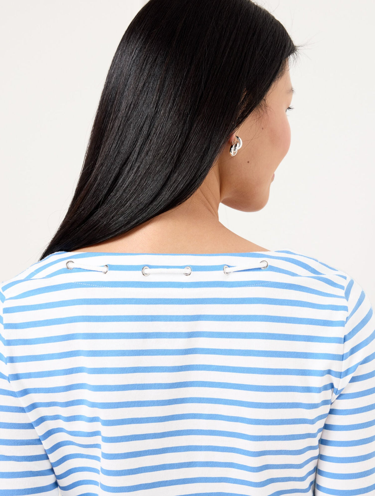 LACE UP SCOOP NECK TEE