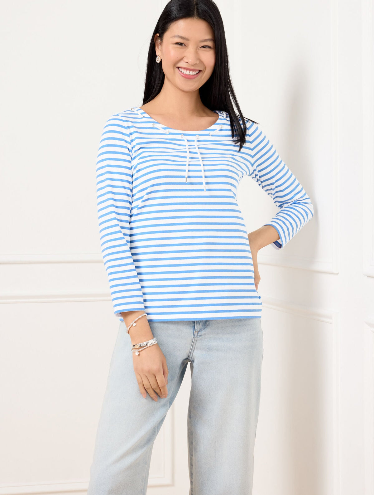 LACE UP SCOOP NECK TEE