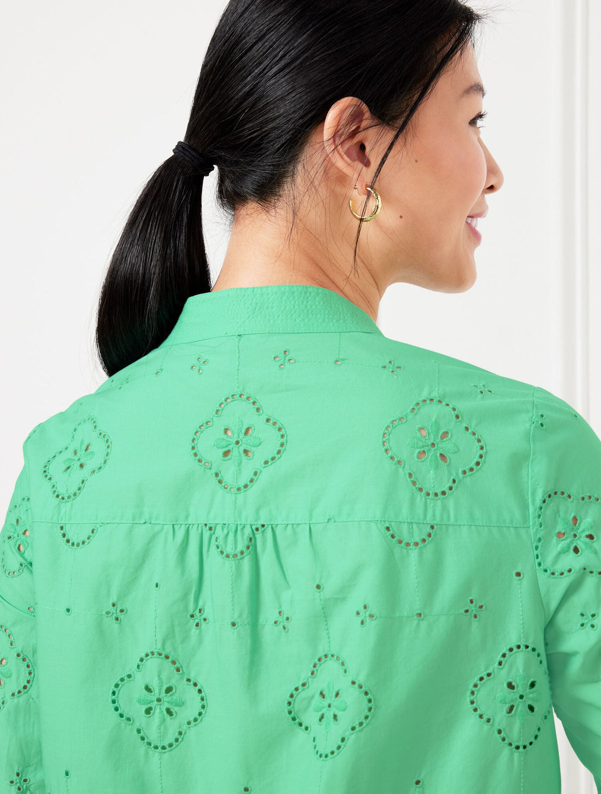 FLORAL EMBROIDERED TOP