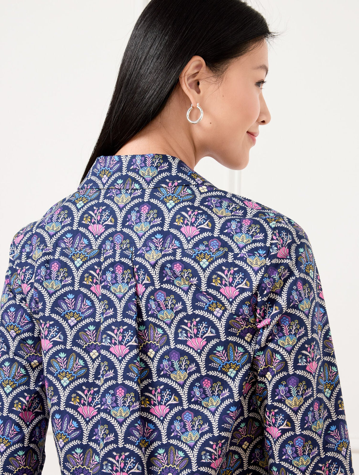 MODERN CLASSIC SHIRT - SCALLOPED FLORAL