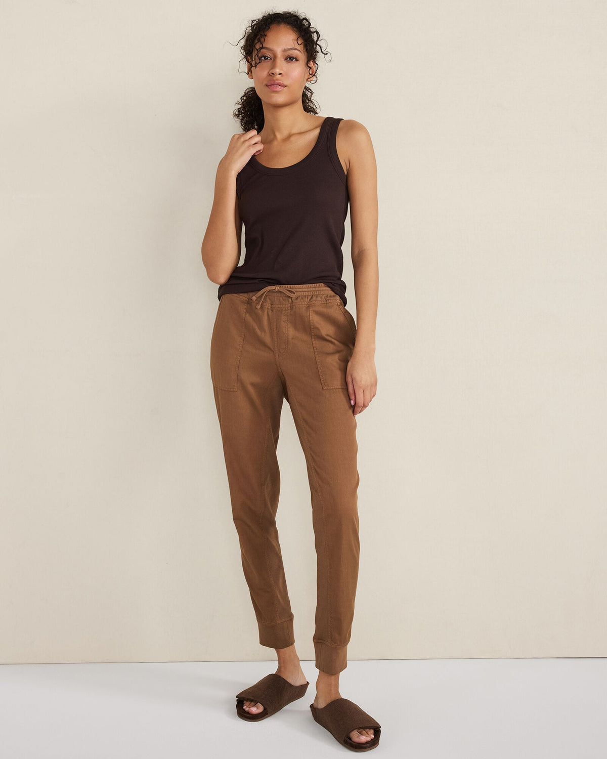 THE EFFORTLESS TWILL JOGGER