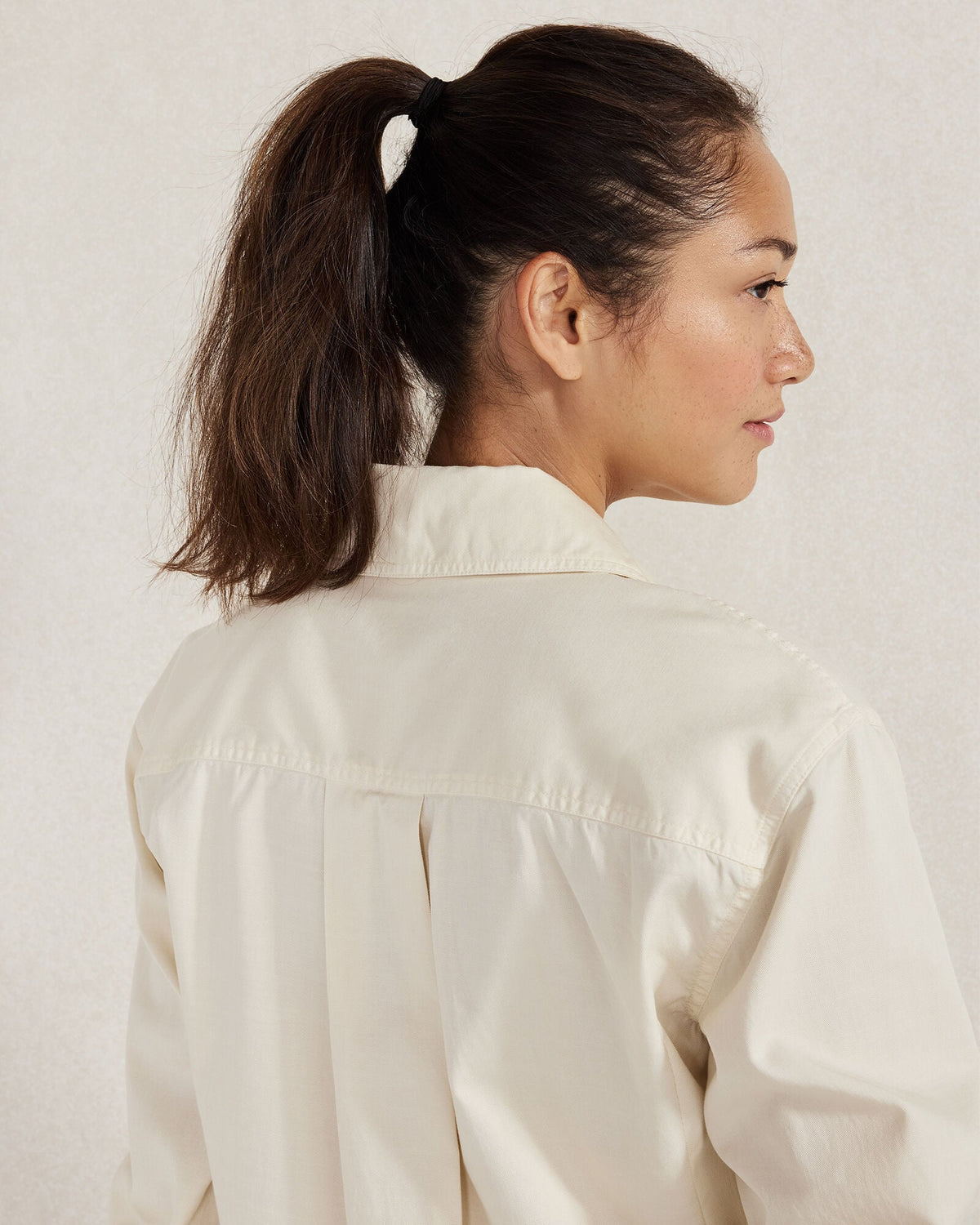 LIGHTWEIGHT TWILL COLLARED PULLOVER