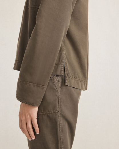 LIGHTWEIGHT TWILL COLLARED PULLOVER