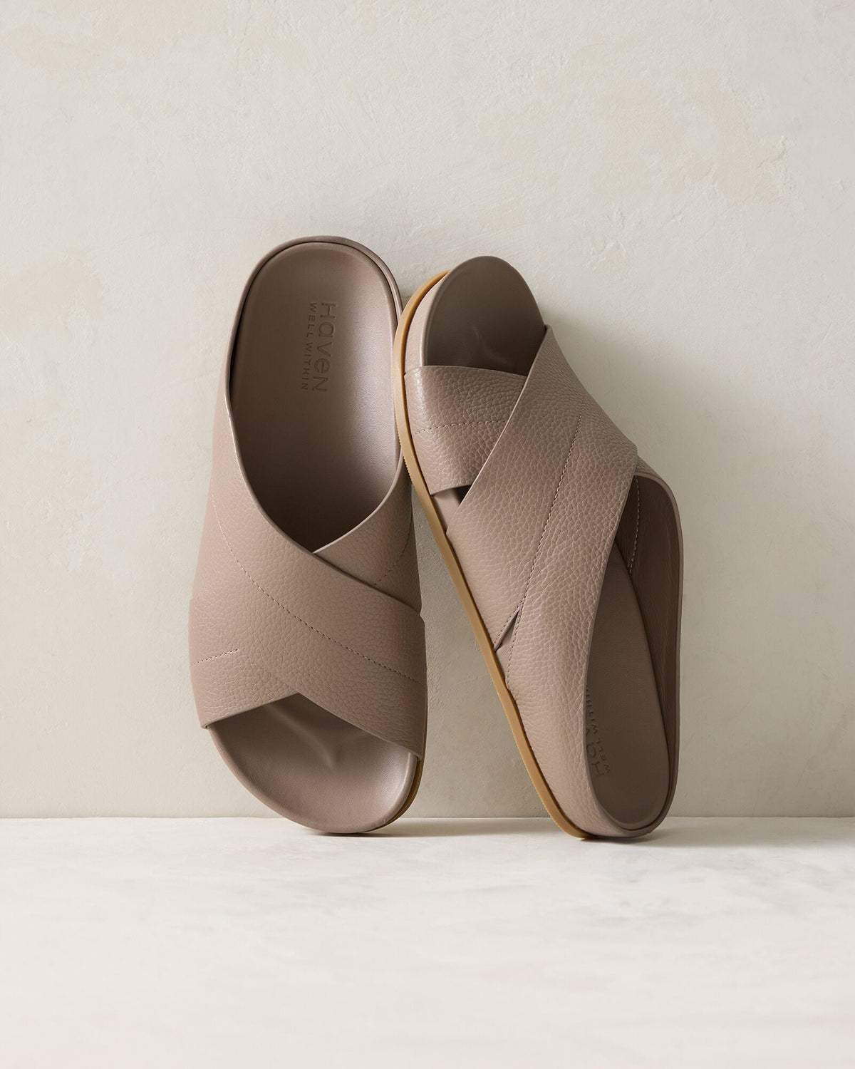 LEATHER CRISS-CROSS SANDALS