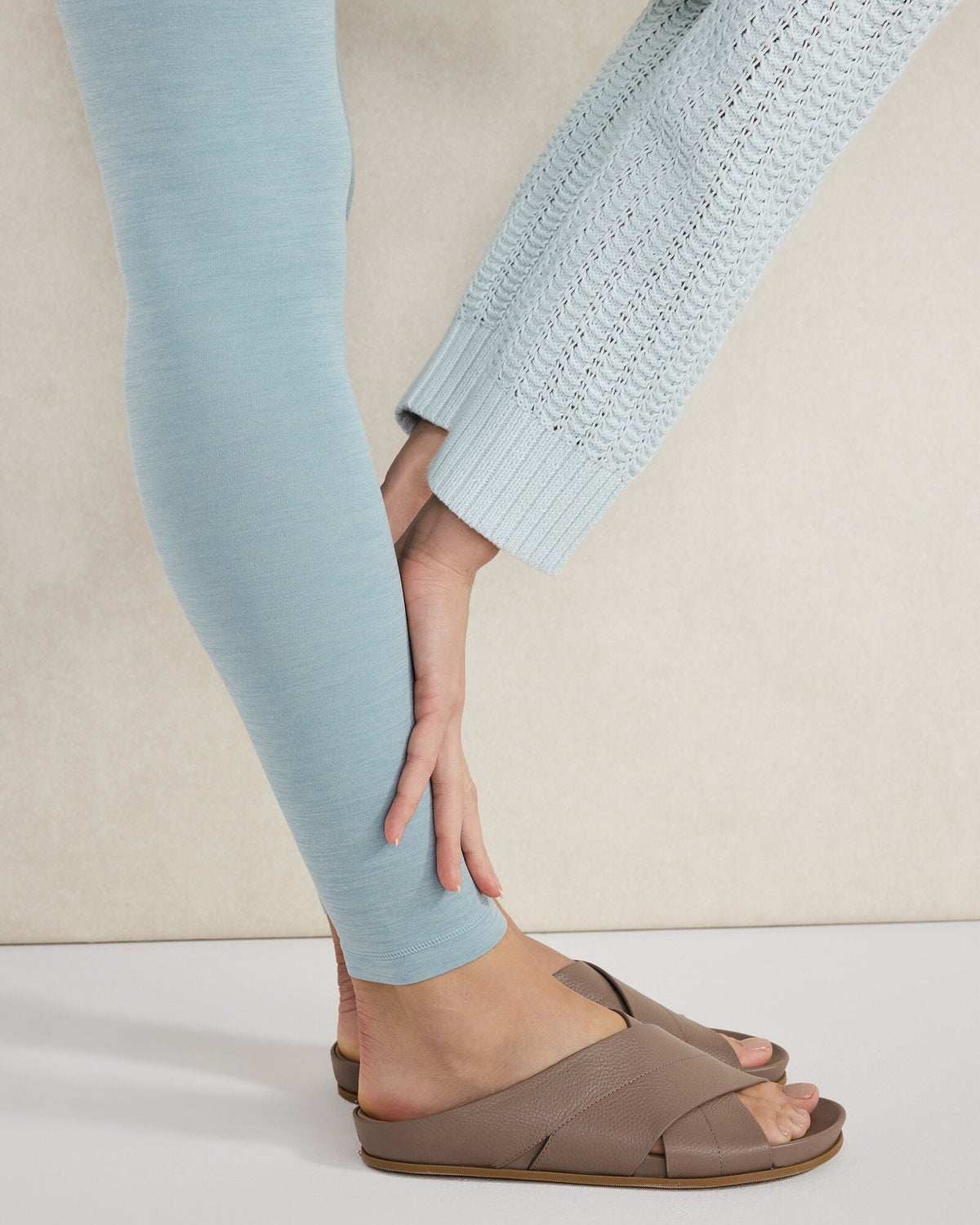 LEATHER CRISS-CROSS SANDALS