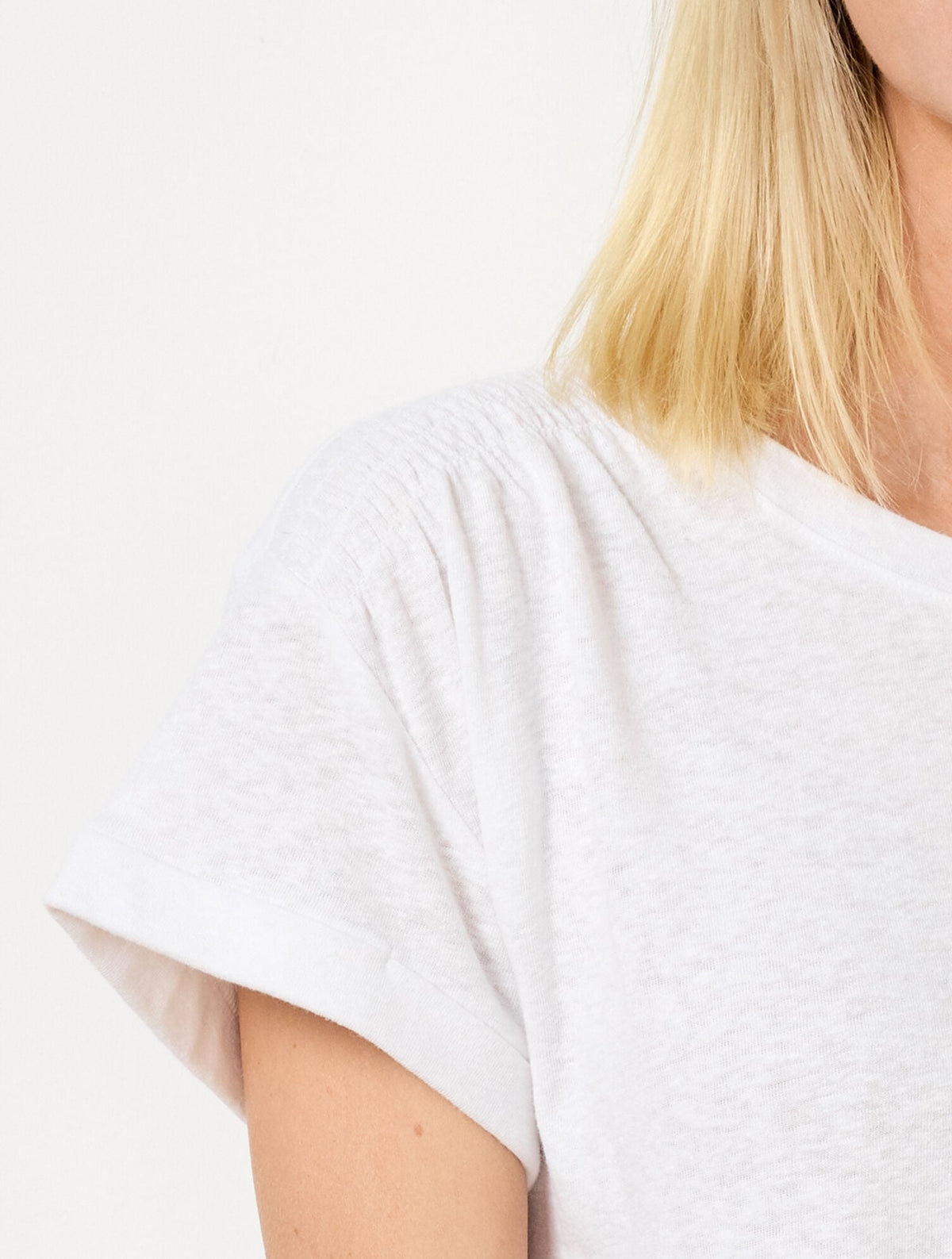 SMOCKED SHOULDER CREWNECK TEE
