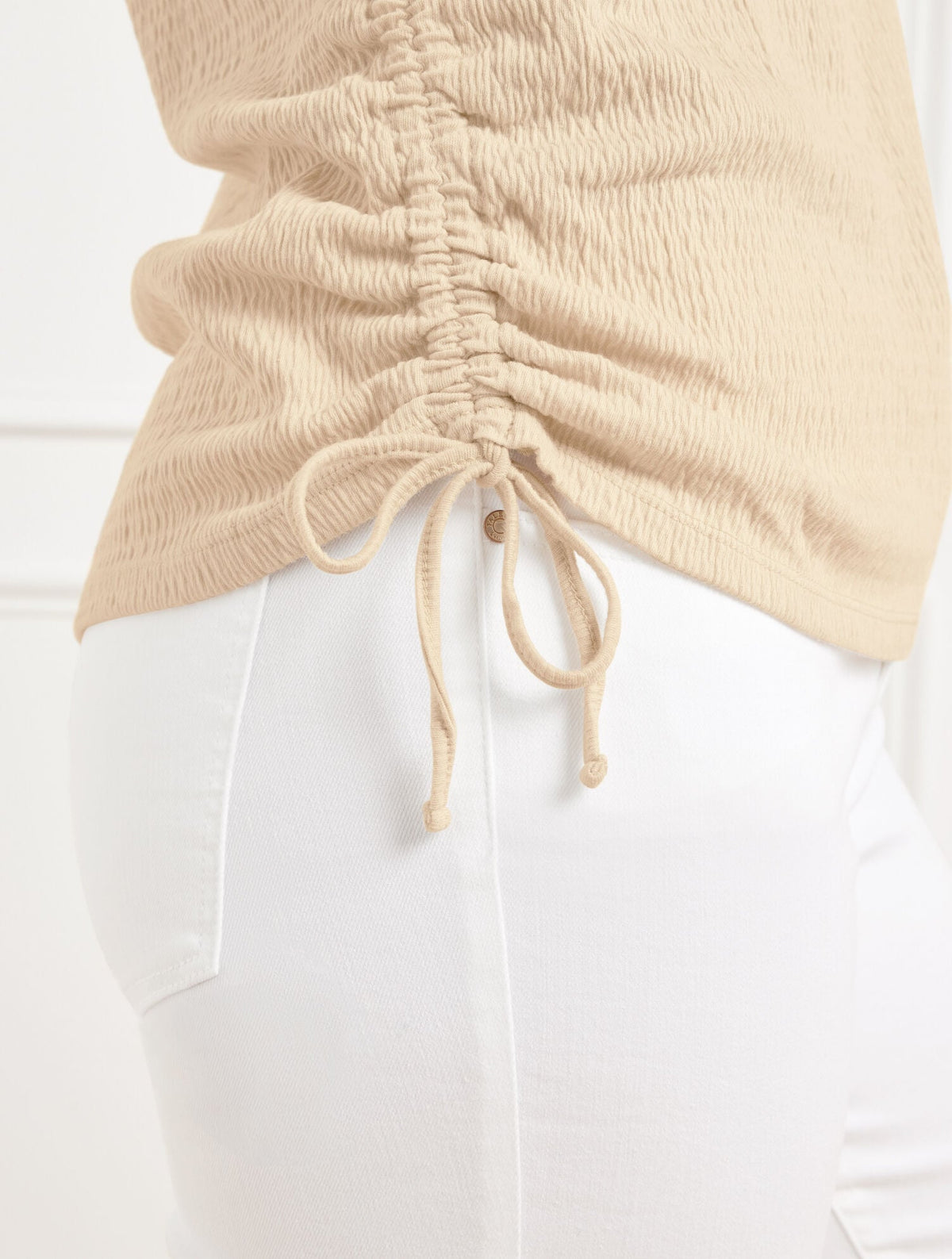 RUCHED CREWNECK TEE