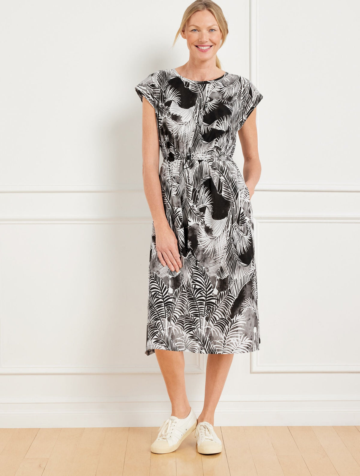 LIGHTWEIGHT WOVEN STRETCH MIDI DRESS - BREEZY PALMS