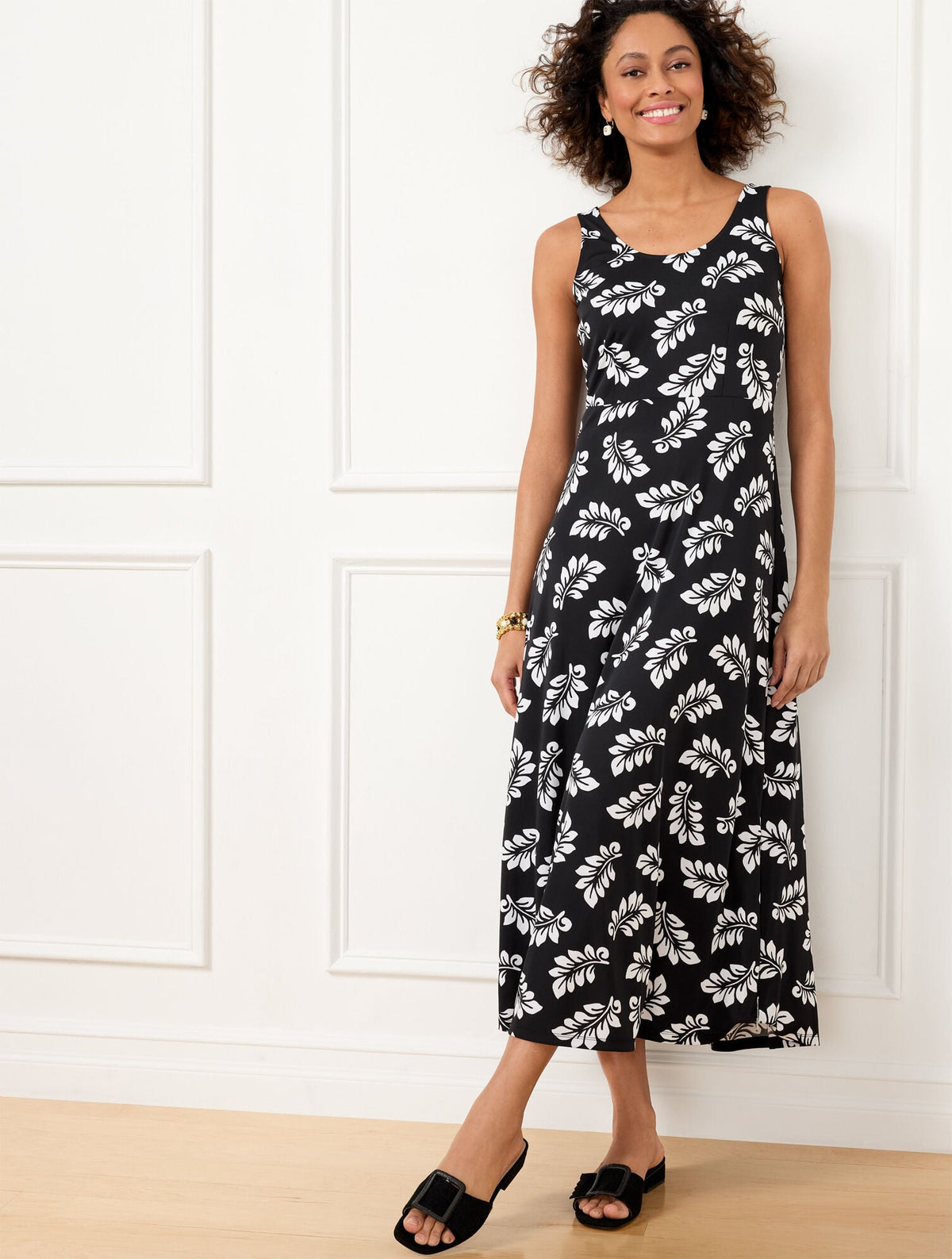 SLEEVELESS JERSEY MAXI DRESS - TOSSED FRONDS