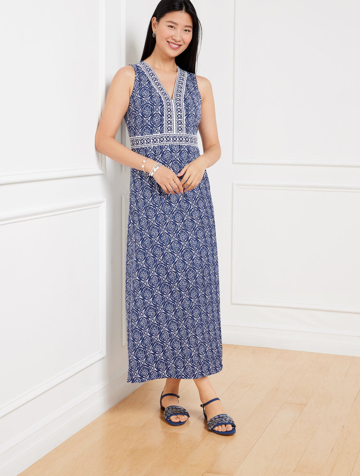 EFFORTLESS JERSEY MAXI DRESS - PRETTY MEDALLION