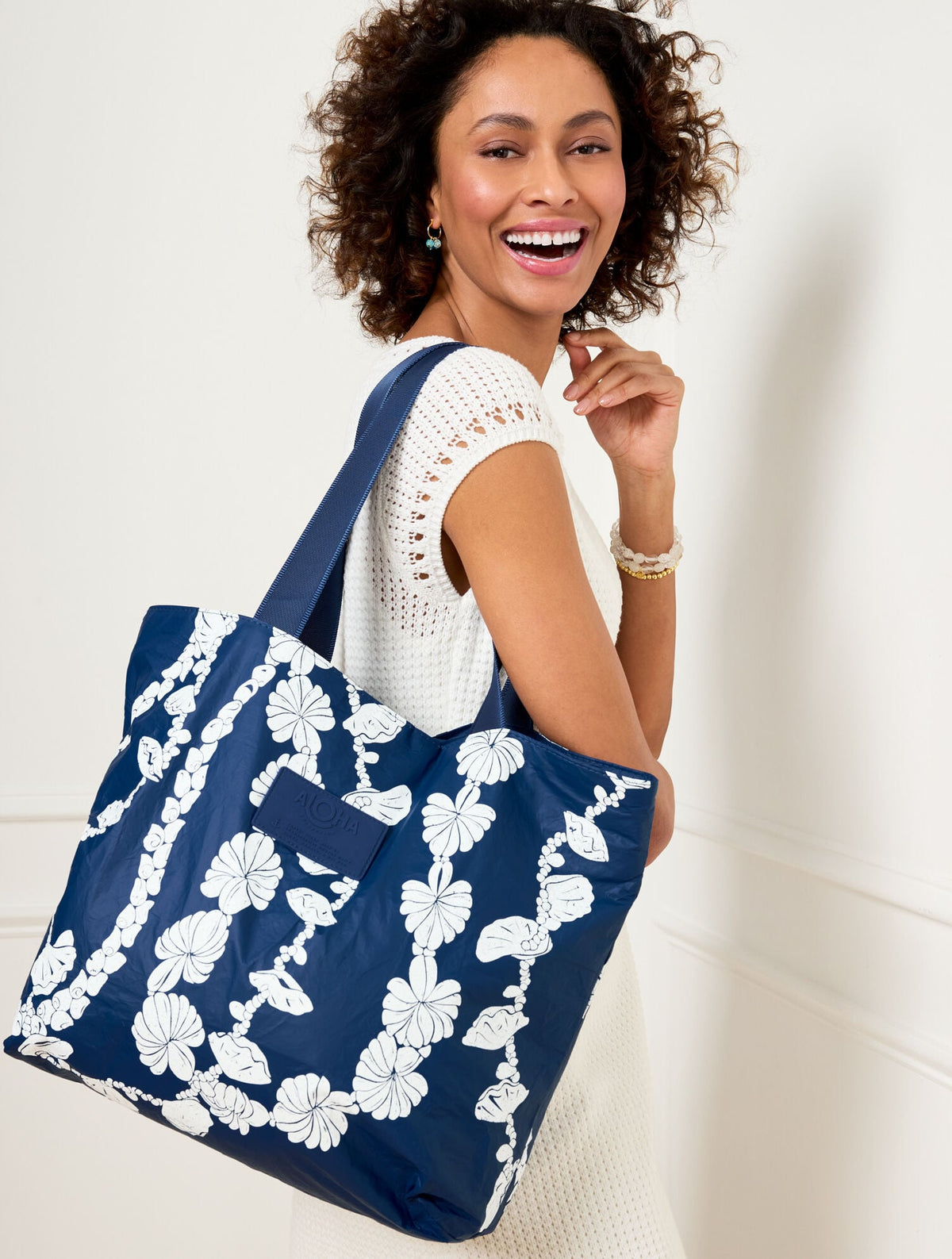 ALOHA COLLECTION SHELL LEI DAY TRIPPER TOTE