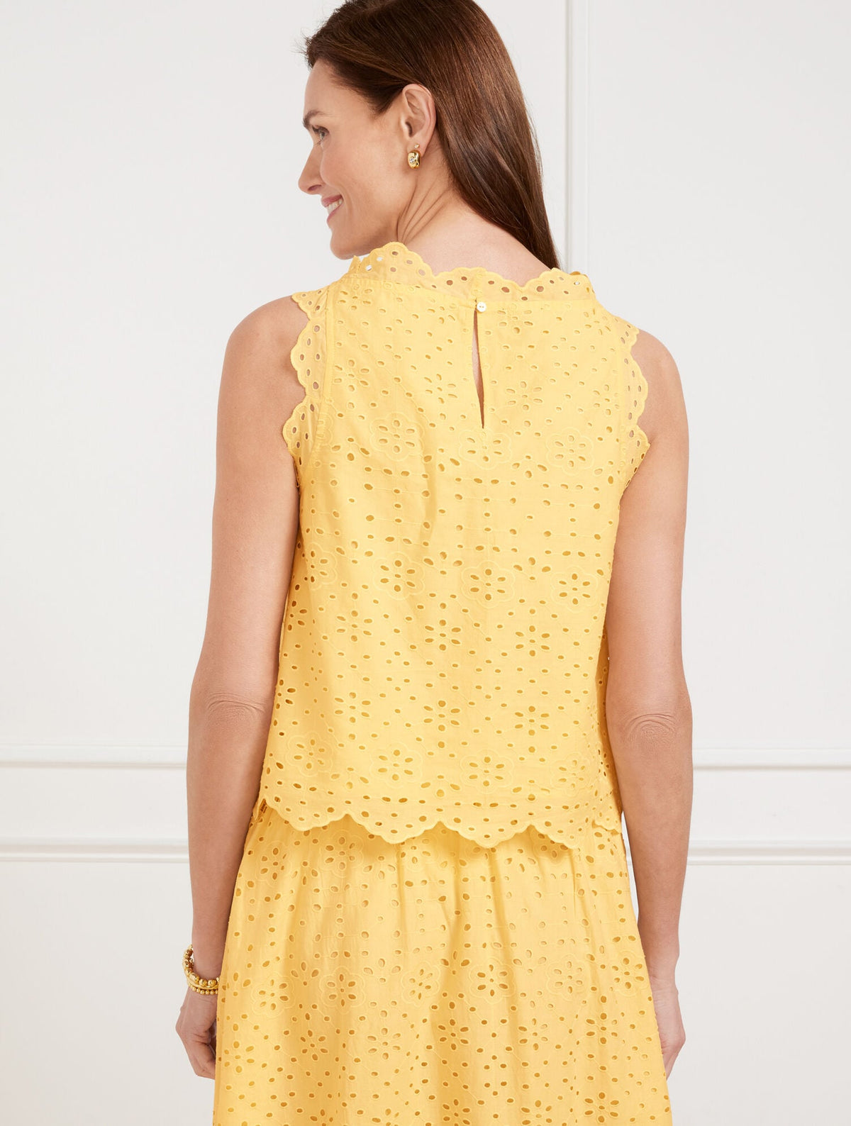FLORAL DIAMOND EYELET SHORT SHELL