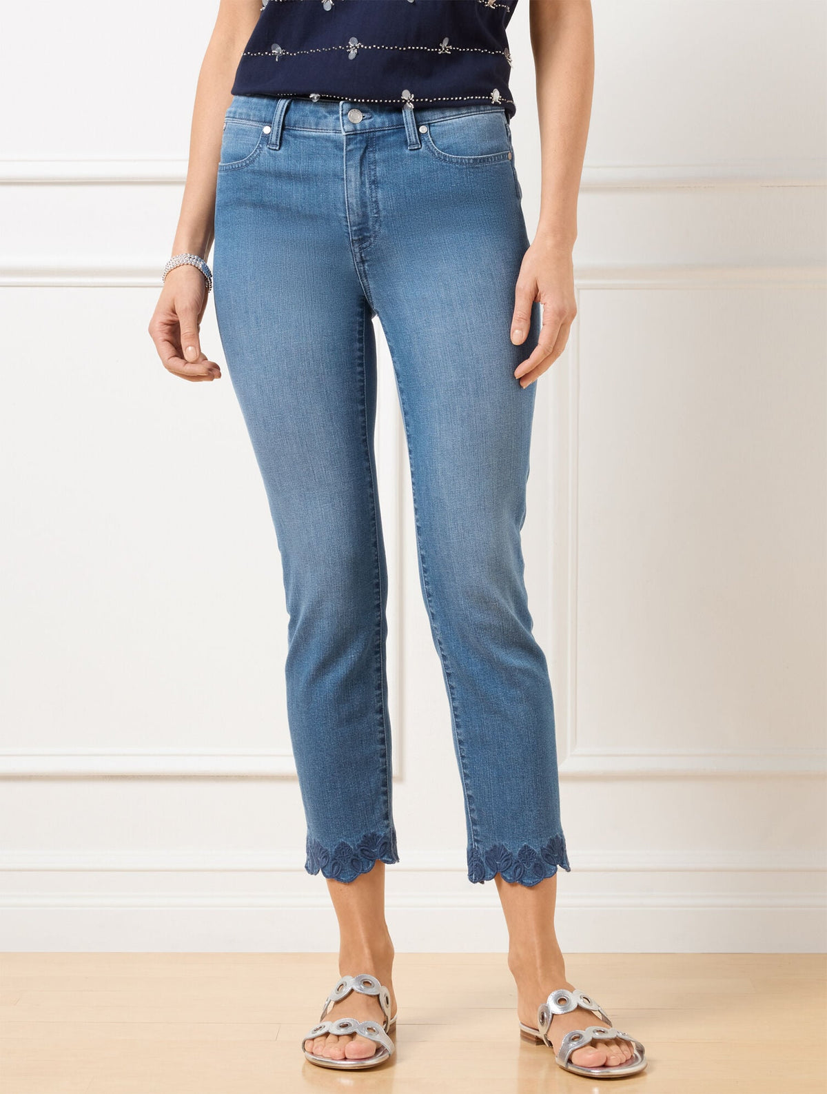 STRAIGHT CROP SCALLOP HEM JEANS - MARTINA WASH