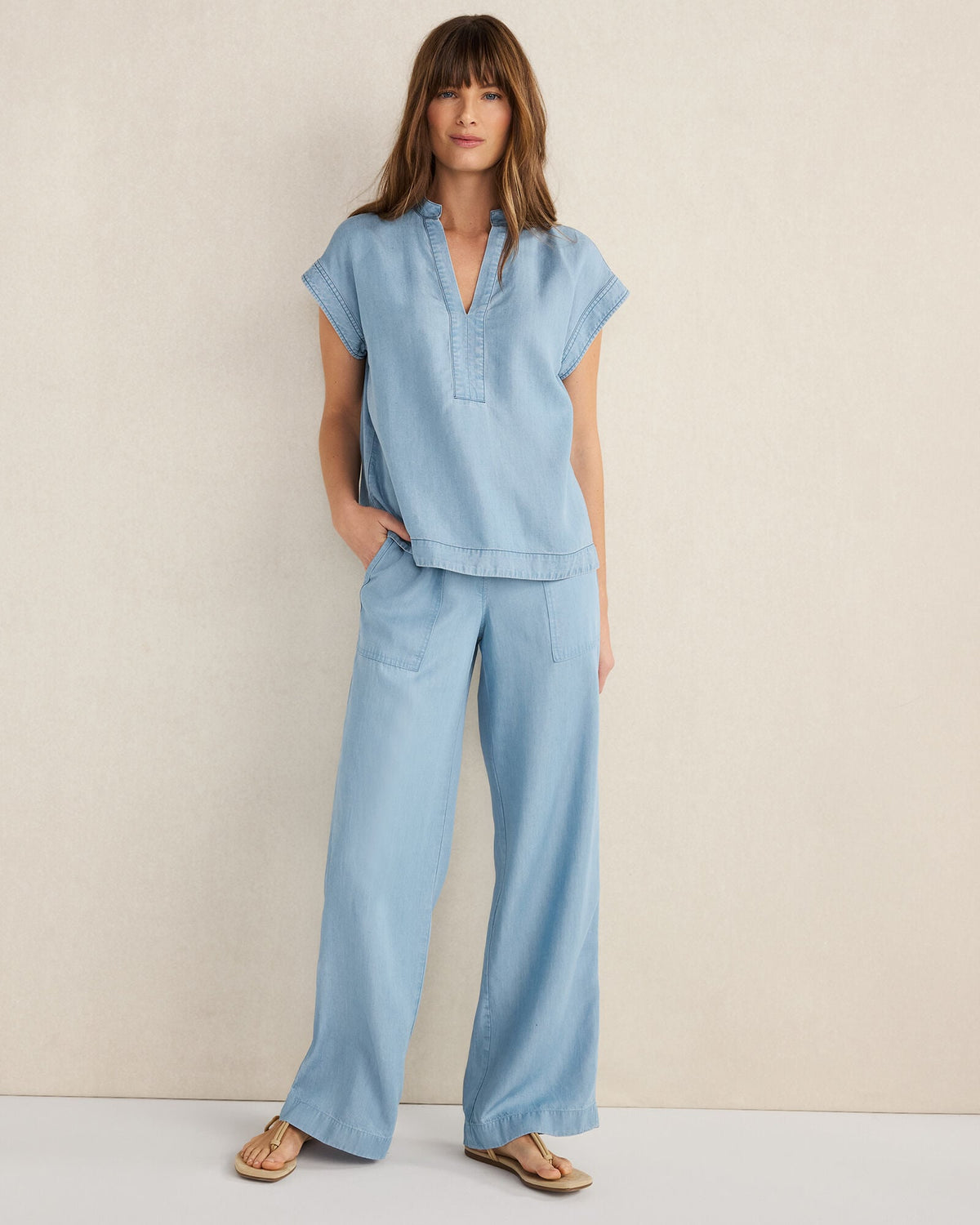 CHAMBRAY SHORT SLEEVE V-NECK TOP