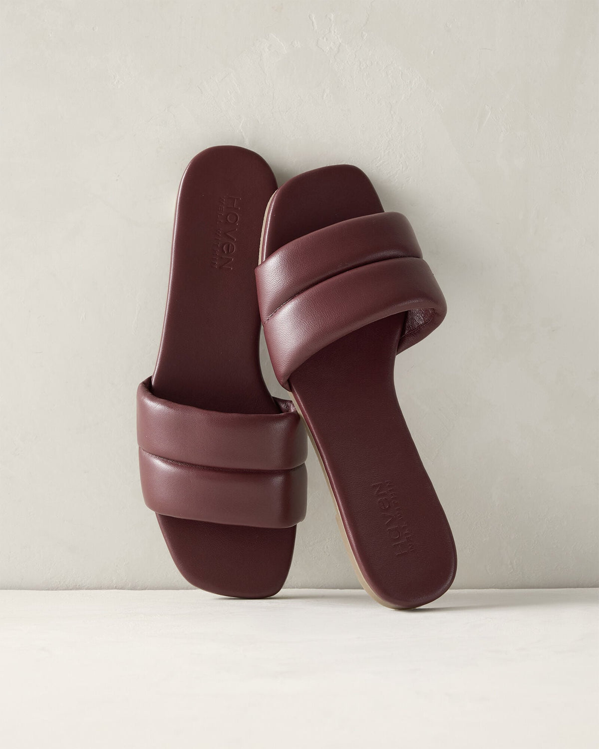 QUILTED LEATHER SLIDES