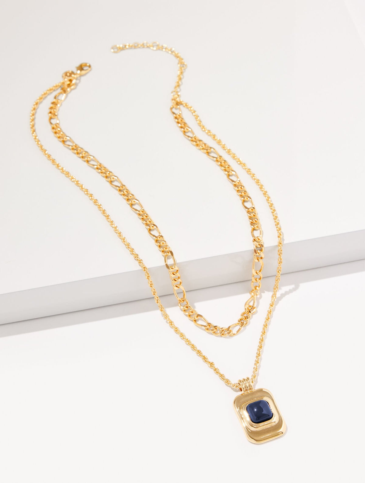LAYERED GEO PENDANT NECKLACE
