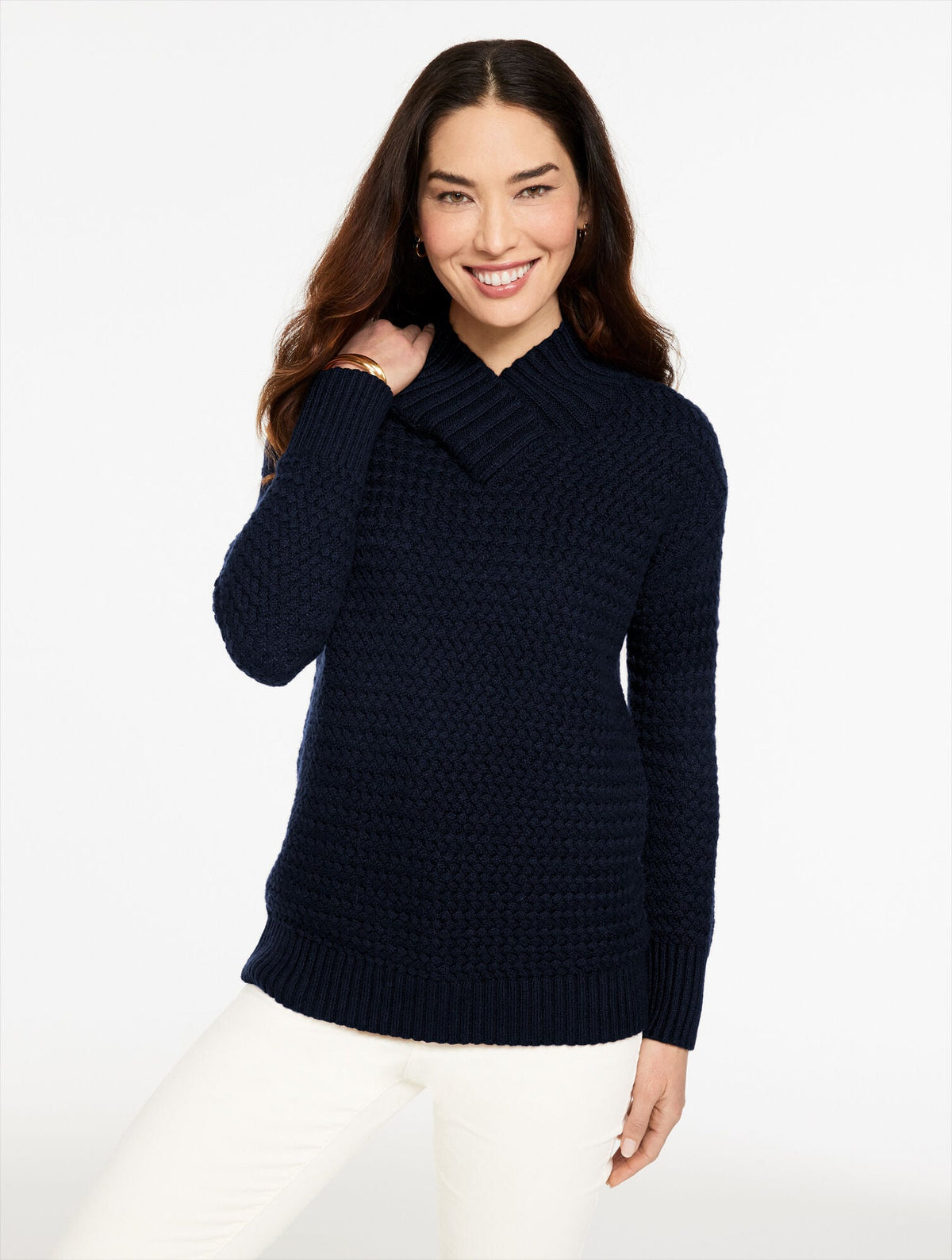 TEXTURED V-NECK PULLOVER