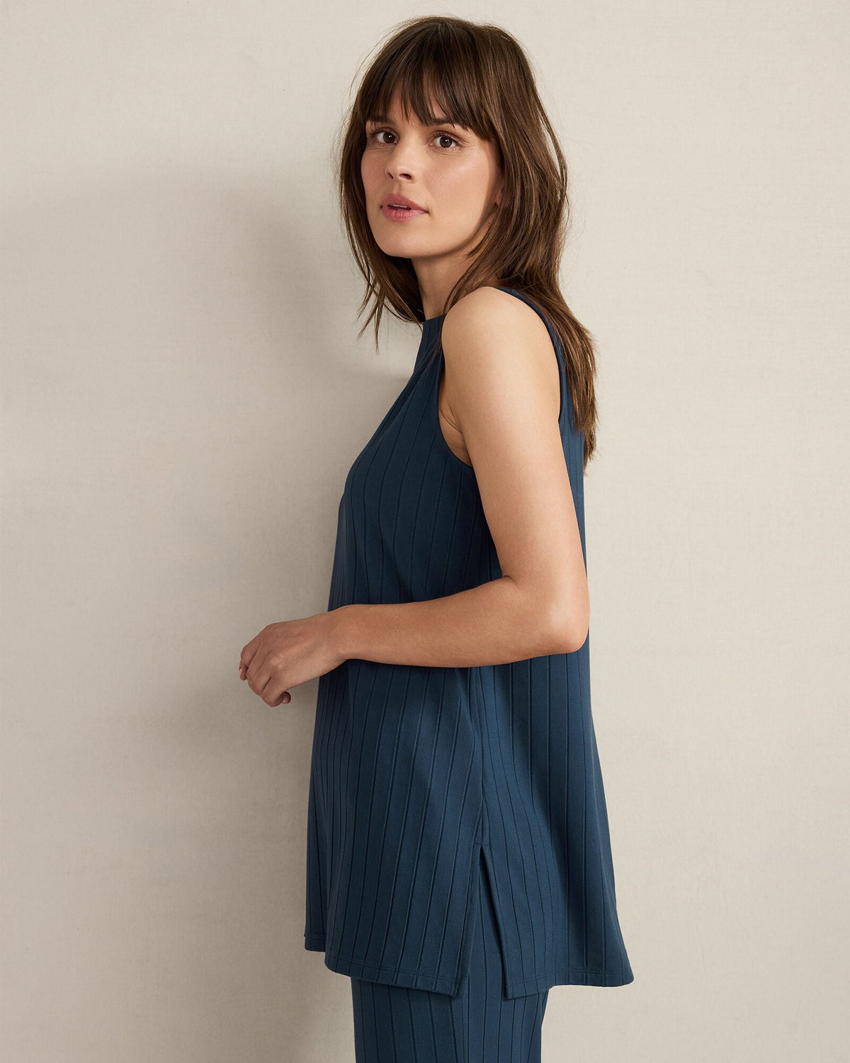 RIBBED BATEAU NECK SLEEVELESS TOP