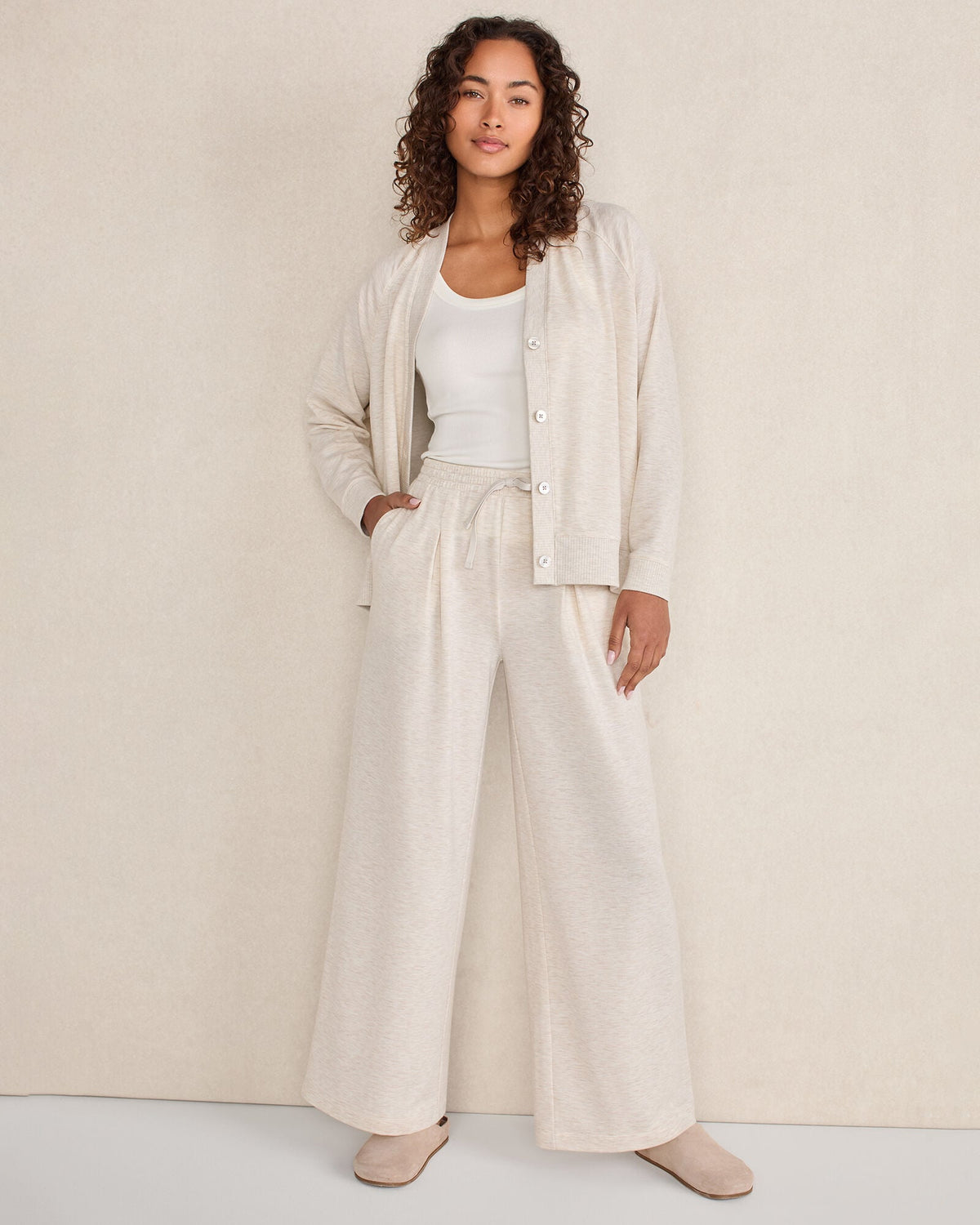 LIGHTWEIGHT FLEECE PLEATED PANTS