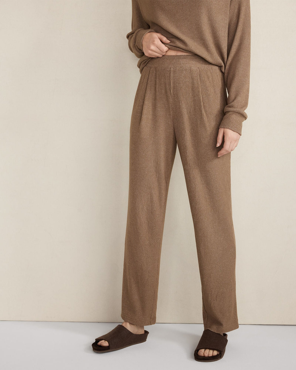 BRUSHED RIB KNIT TAPERED PANTS