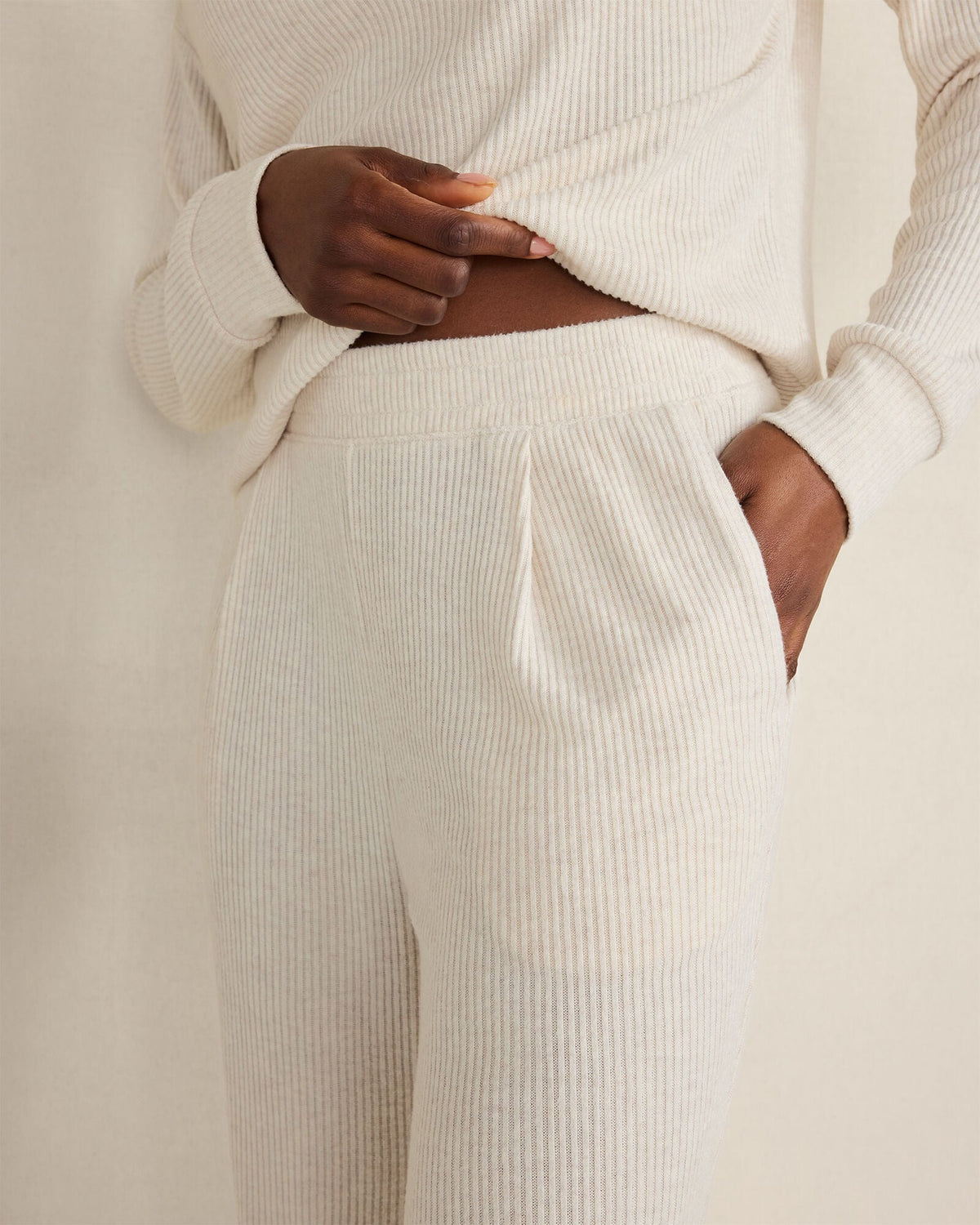 BRUSHED RIB KNIT TAPERED PANTS