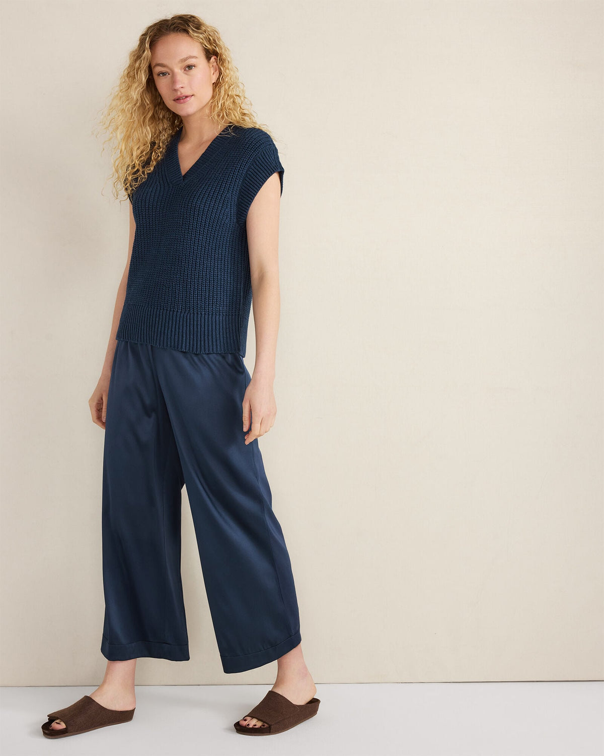ORGANIC COTTON LINEN SHAKER STITCH V-NECK SWEATER