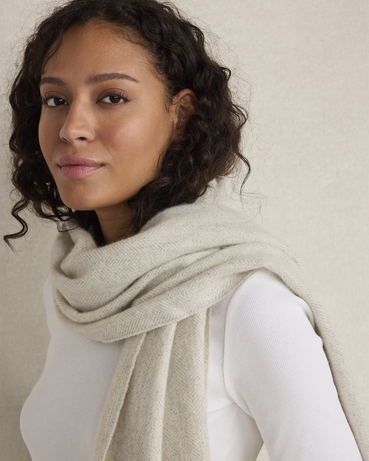 CASHMERE HERRINGBONE WOVEN SCARF