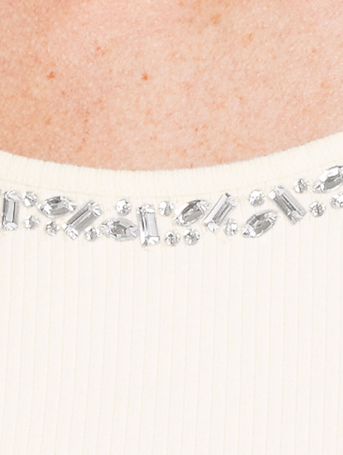 EMBELLISHED RIBBED SCOOP NECK TEE