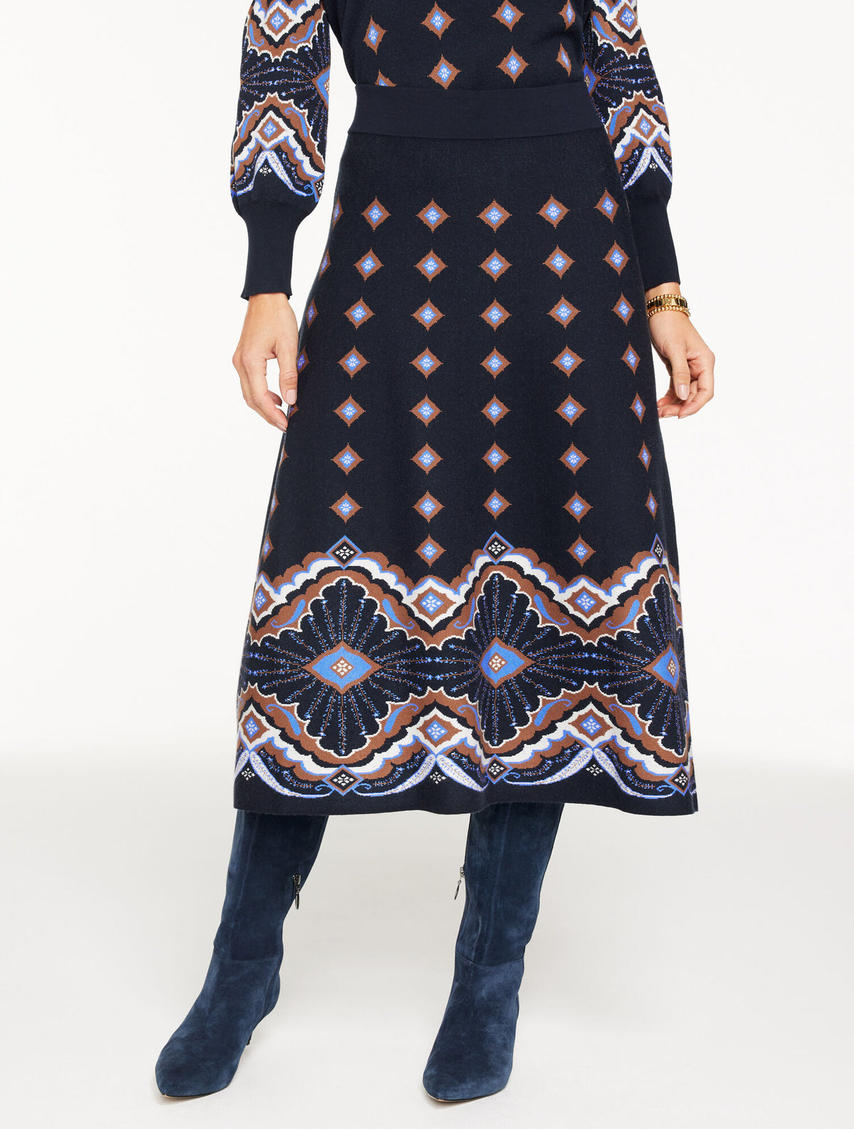 JACQUARD FIT & FLARE SKIRT - SCALLOP MEDALLION