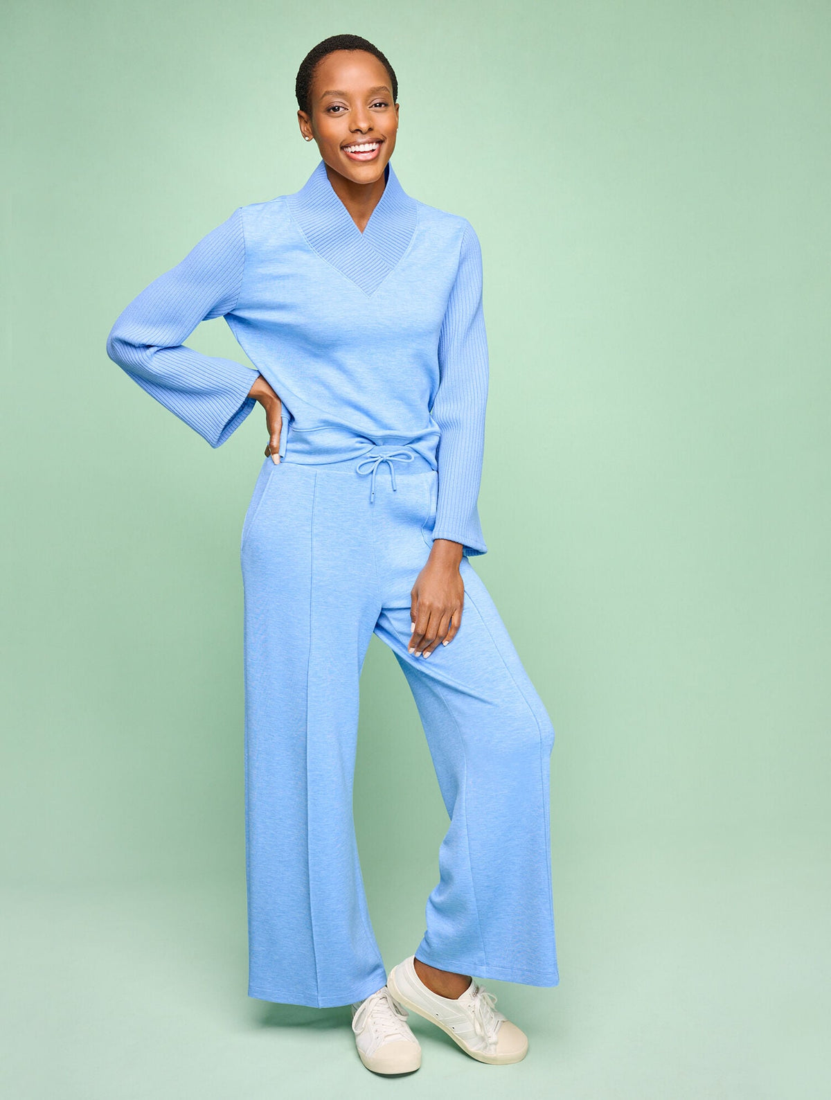 AIRKNIT STRETCH V-NECK PULLOVER
