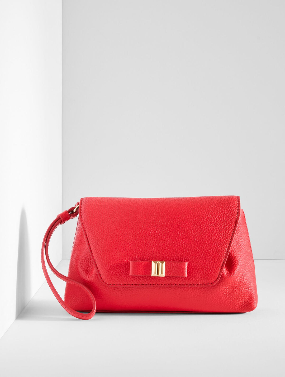 PEBBLE LEATHER WRISTLET