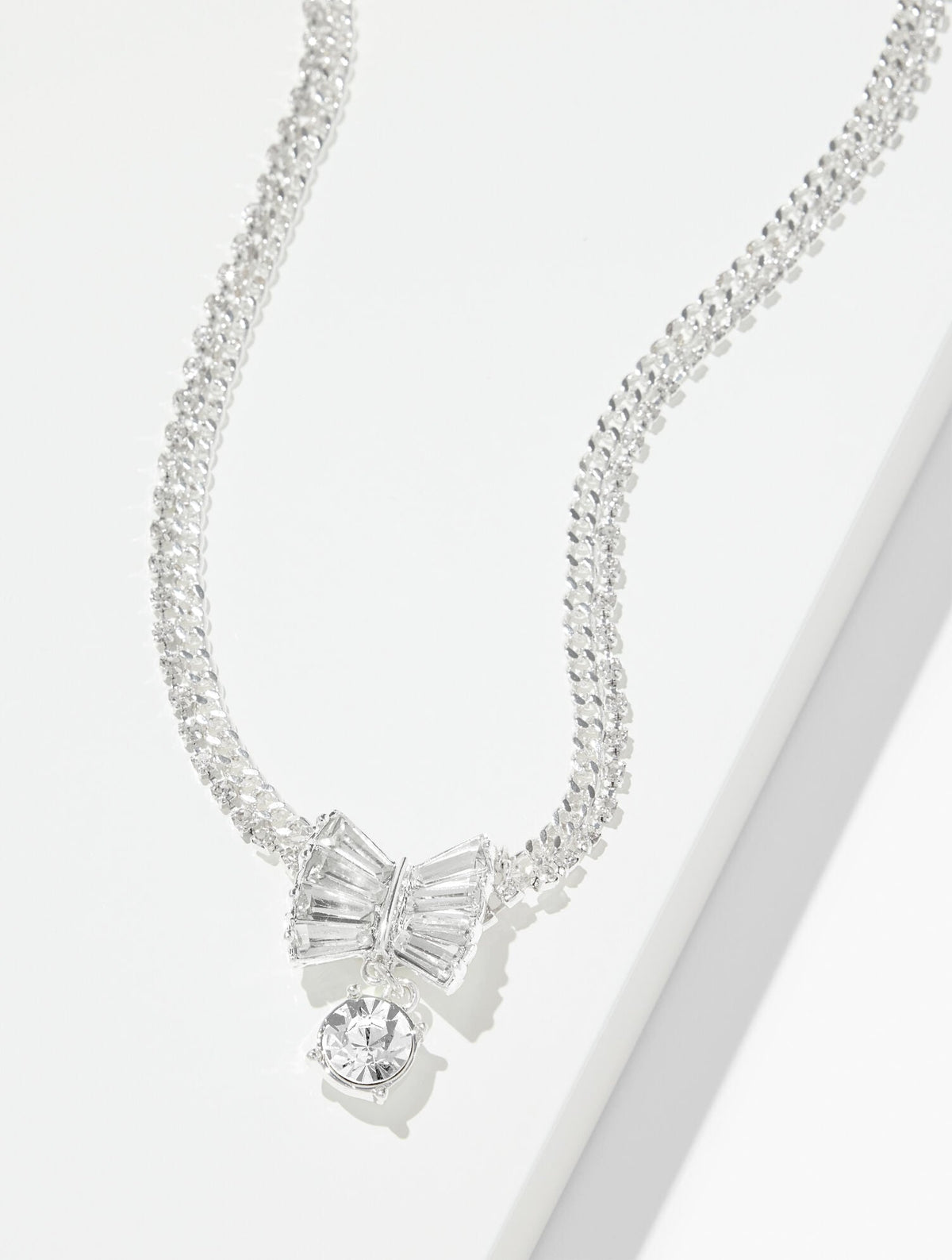 EMBELLISHED PENDANT NECKLACE
