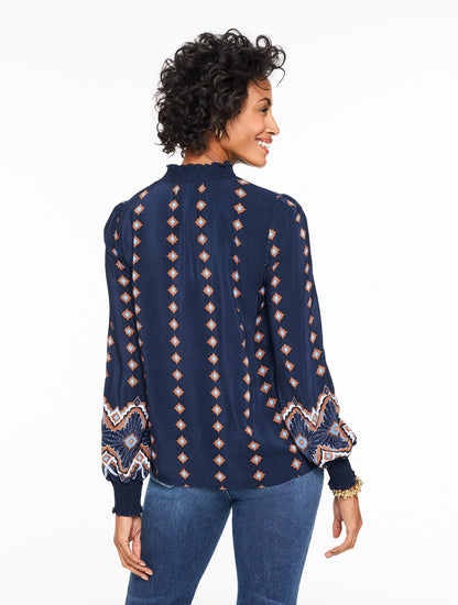 RUFFLE TOP - SCALLOP MEDALLION