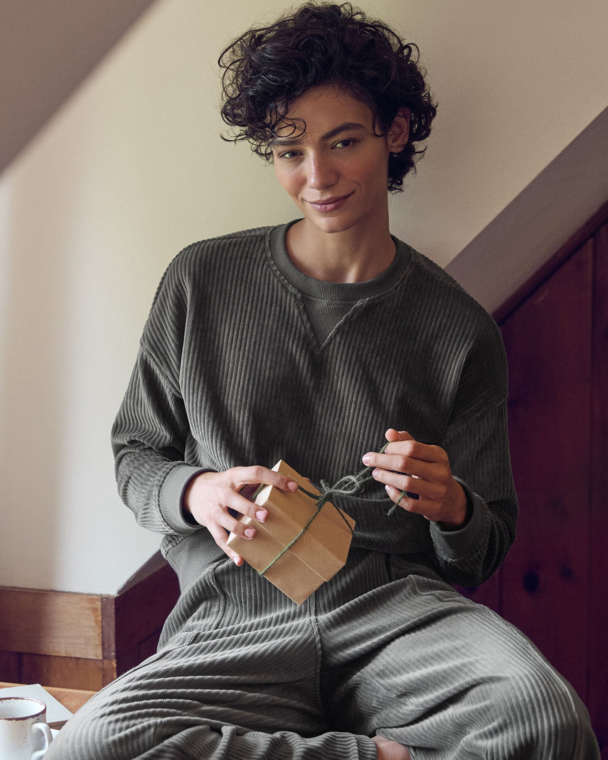 CORDED VELOUR CREWNECK PULLOVER