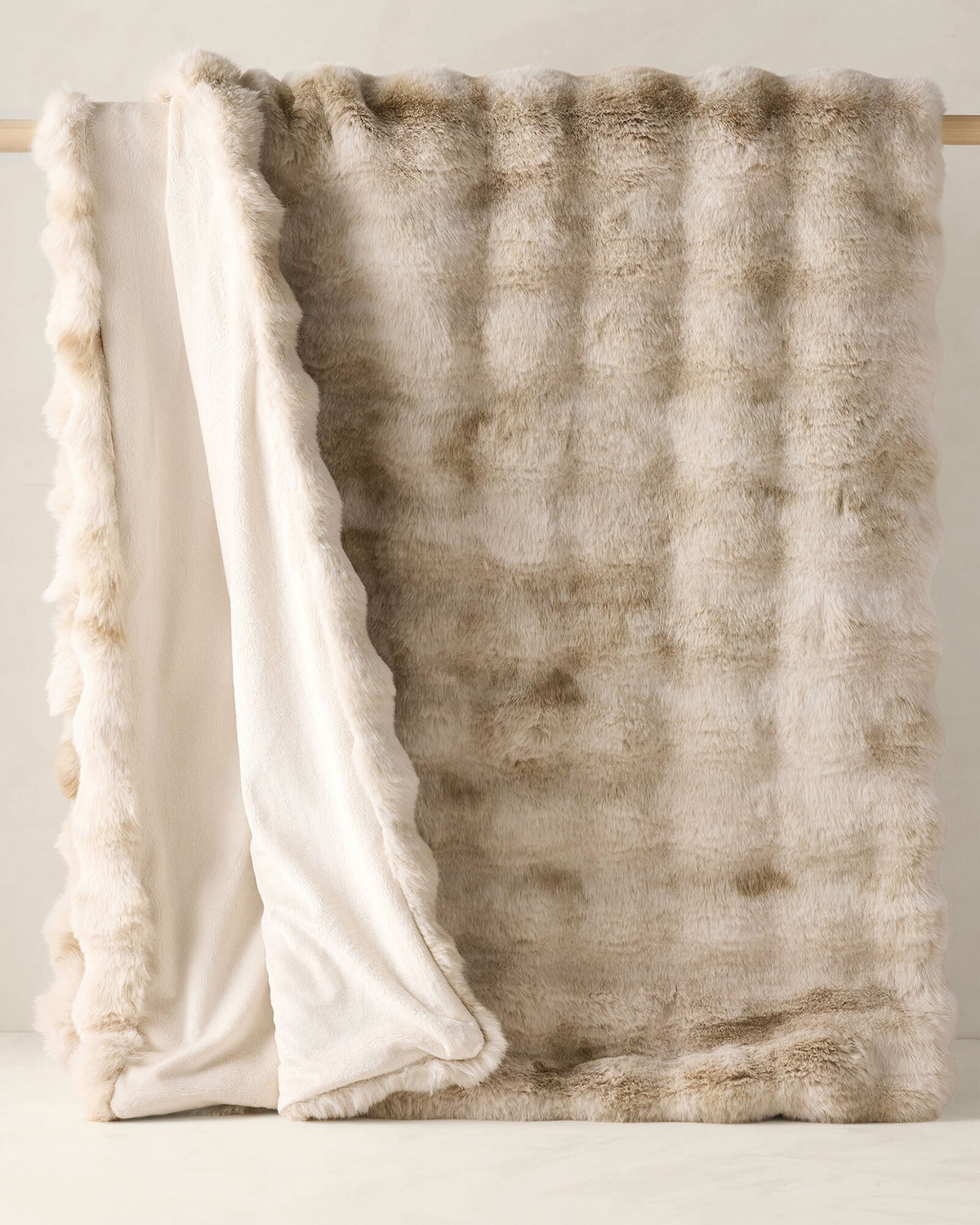 FAUX FUR THROW BLANKET AND TOTE